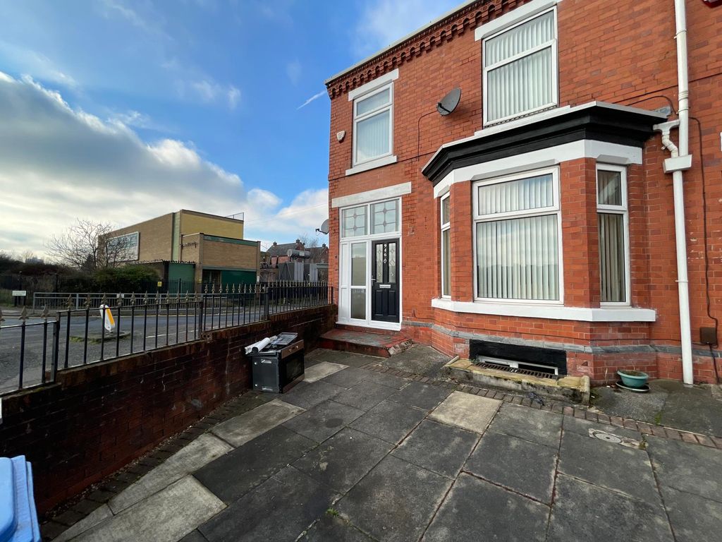 1 bed end terrace house for sale in Chester Road, Manchester M32, £150,000 Zoopla