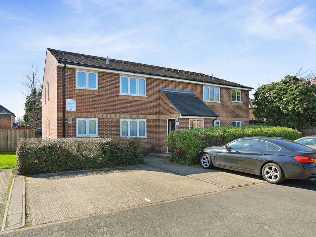 1 bed flat for sale in Chartwell Close, Greenford UB6 Zoopla