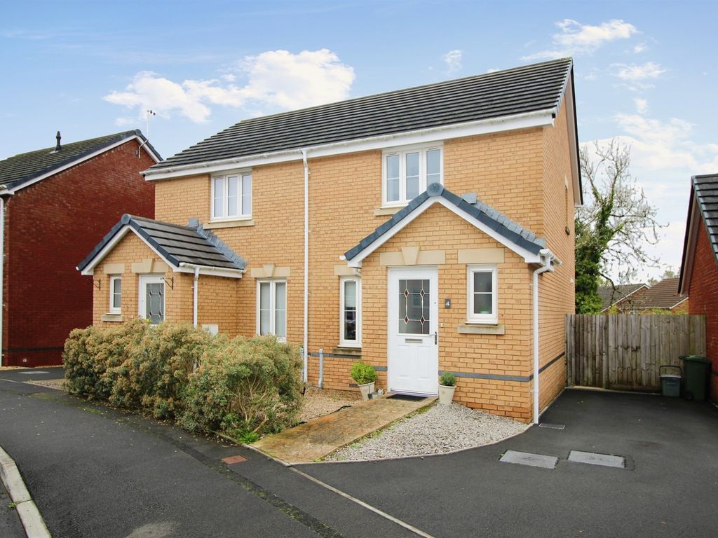 2 bed semidetached house for sale in Ffordd Magnolia, Llanharry