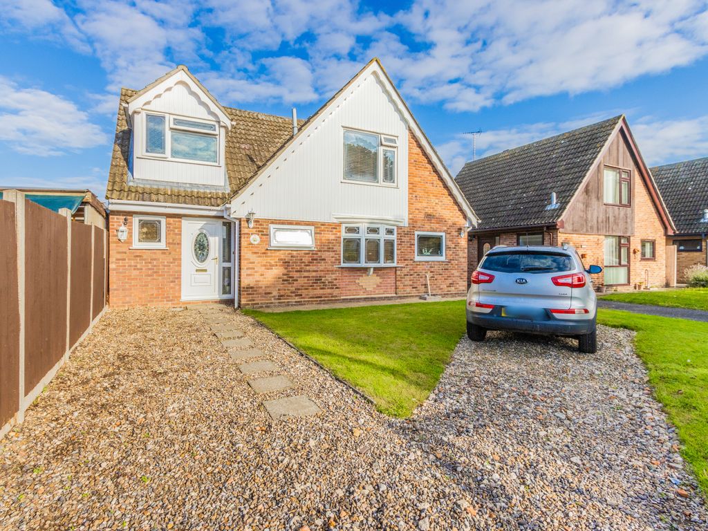 3 bed detached house for sale in Hogarth Walk, Gunton, Lowestoft NR32, £325,000 Zoopla