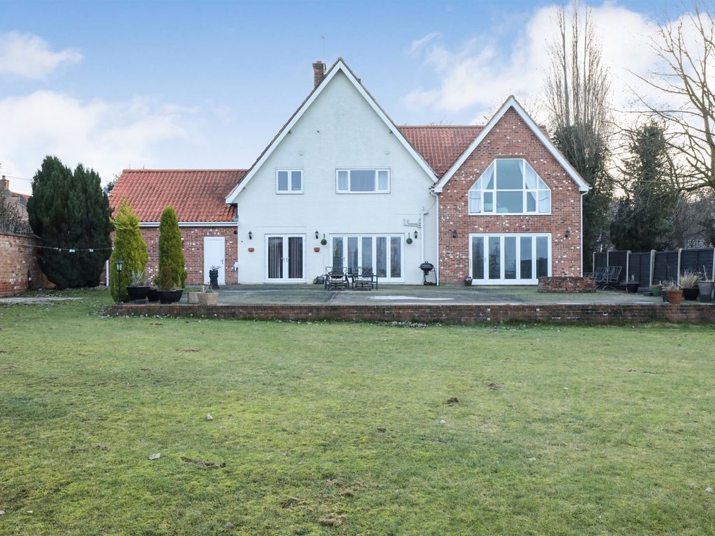 5 bed detached house for sale in Gainsborough Road, Lea, Gainsborough