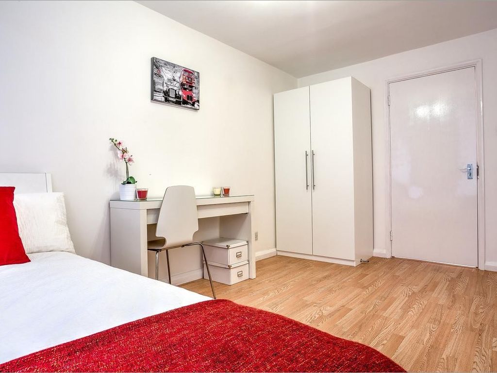 Room to rent in 10 Ingram Close, Lambeth, London SE11 Zoopla