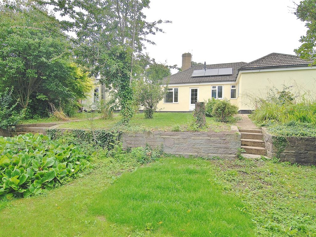 3 bed bungalow for sale in Blacklow Close, North Woodchester, Stroud