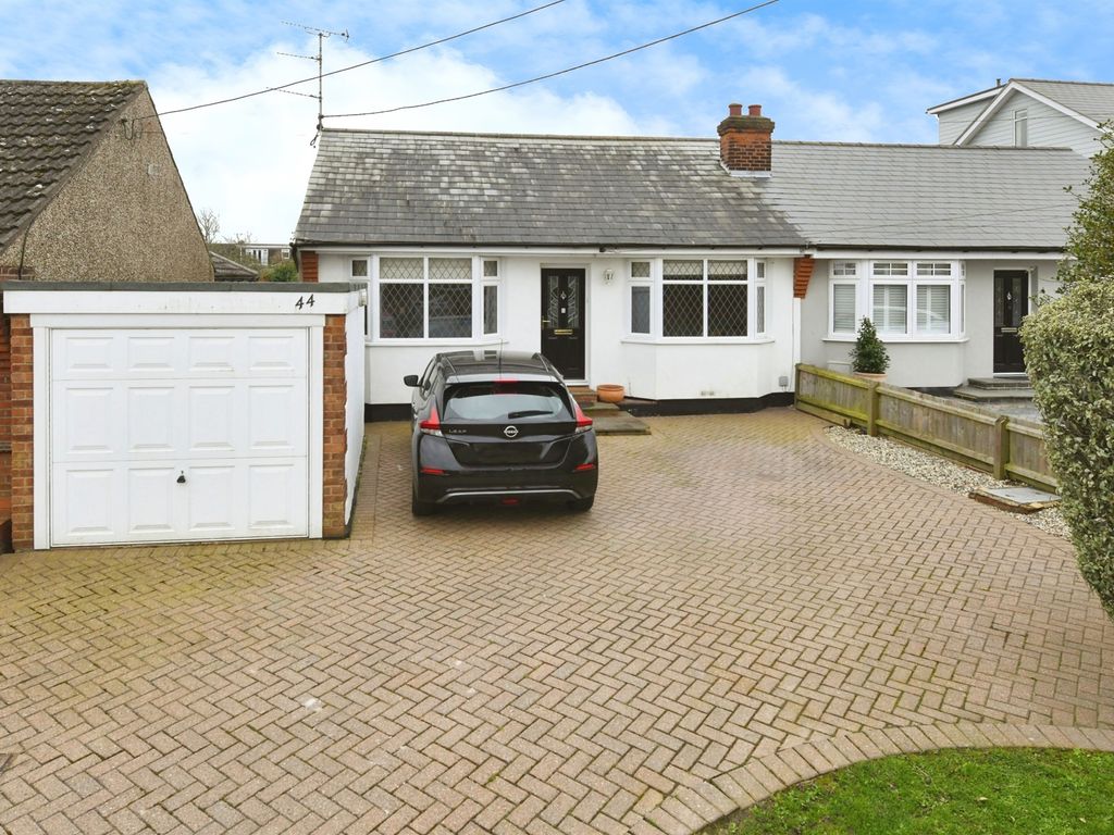 3 bed semidetached house for sale in Watchouse Road, Galleywood