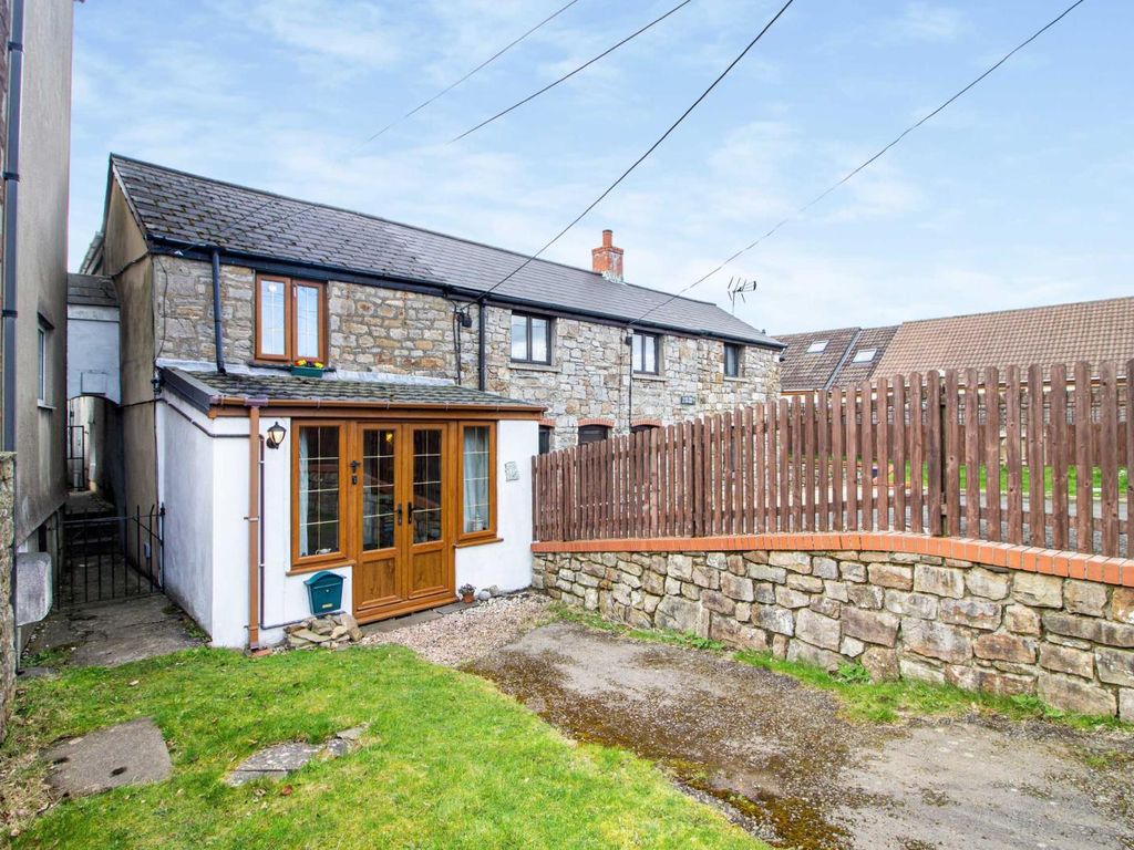 3 bed semidetached house for sale in Ashtree Cottages, Pontypool