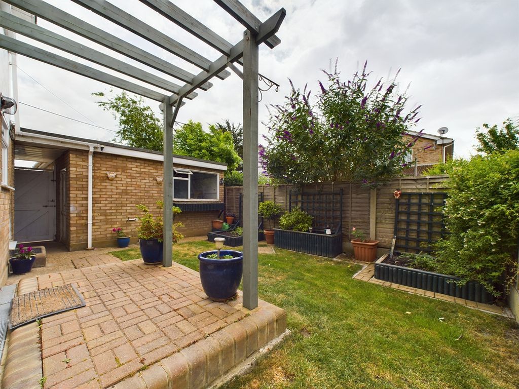 4 bed detached house for sale in Ferndale Crescent, Canvey Island SS8