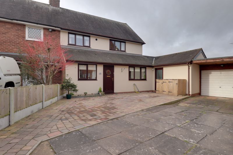 3 bed semidetached house for sale in Badgers End, Wheaton Aston
