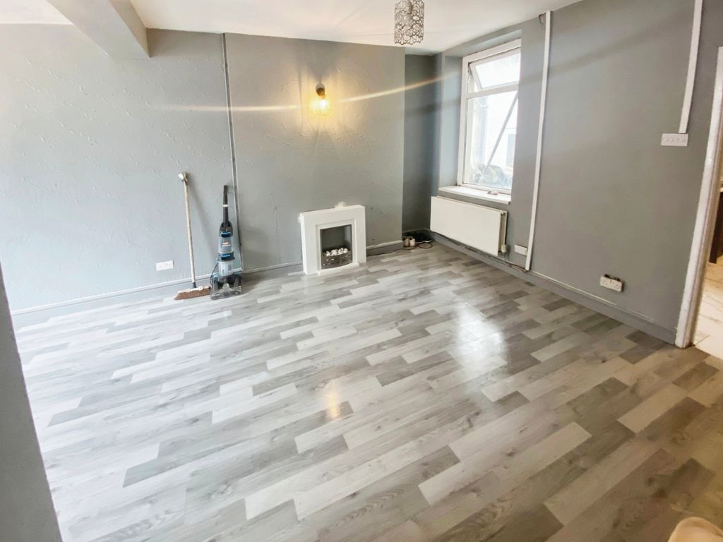3 bed property to rent in High Street, Abertridwr, Caerphilly CF83, £