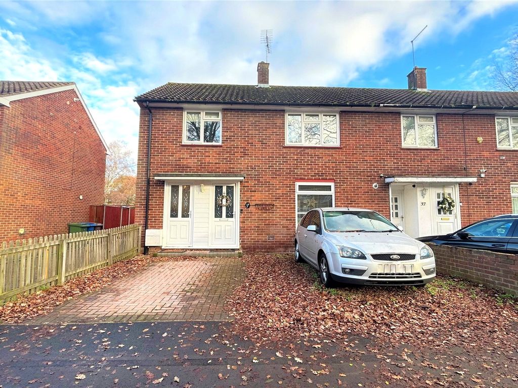 3 bed end terrace house for sale in Balfour Crescent, Bracknell