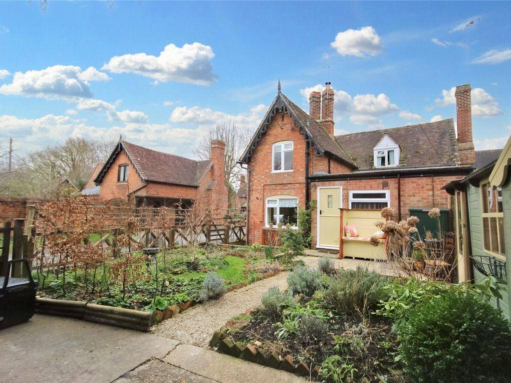 3 bed semidetached house for sale in Stokes Lane, Bushley, Tewkesbury