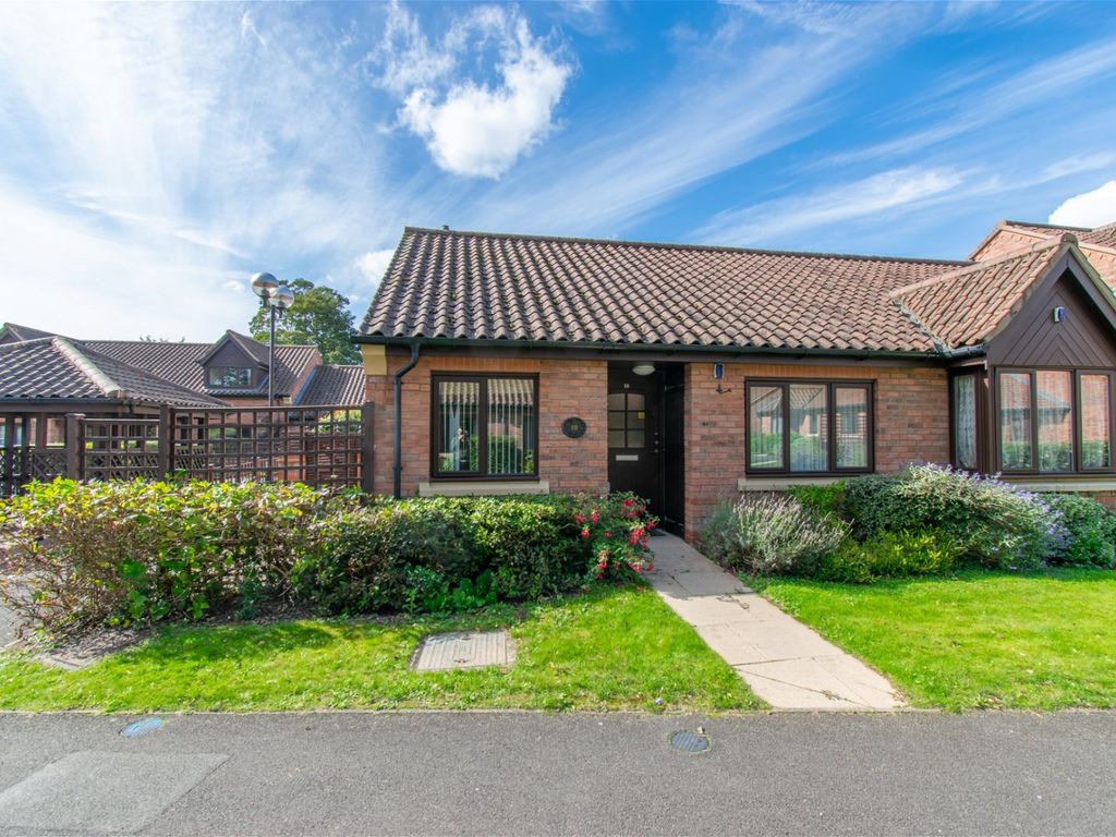2 bed bungalow for sale in Honeywell Close, Oadby, Leicester