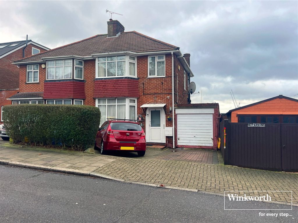 3 bed semidetached house for sale in Mardale Drive, Kingsbury, London