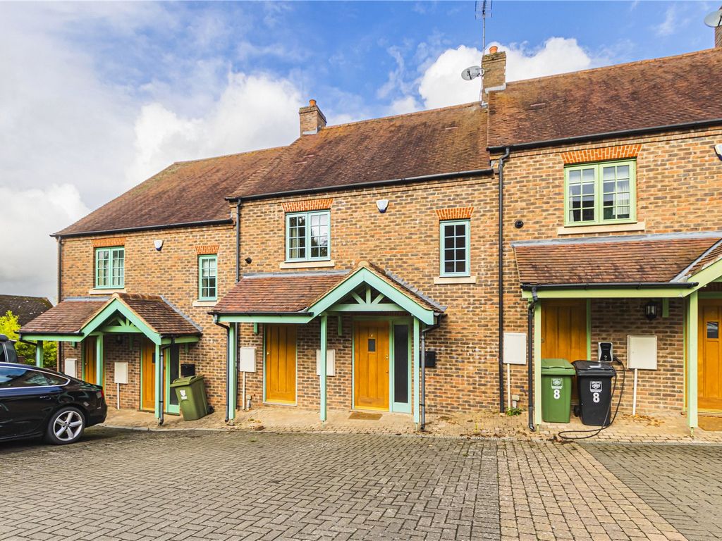 4 bed terraced house for sale in Cowslip Meadow, Northchurch