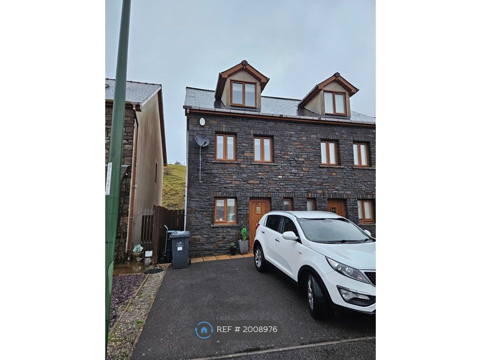 3 bed semidetached house to rent in Marian Close, Tredegar NP22, £950 pcm Zoopla