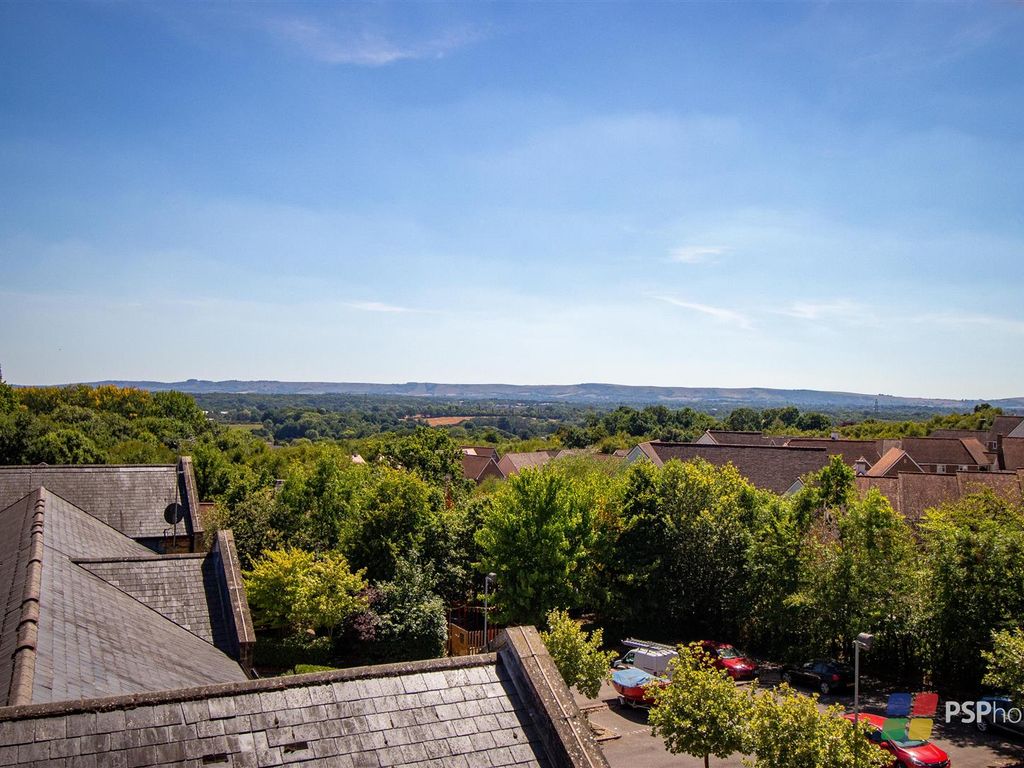 2 bed flat for sale in Colwell Road, Haywards Heath RH16, £250,000 Zoopla