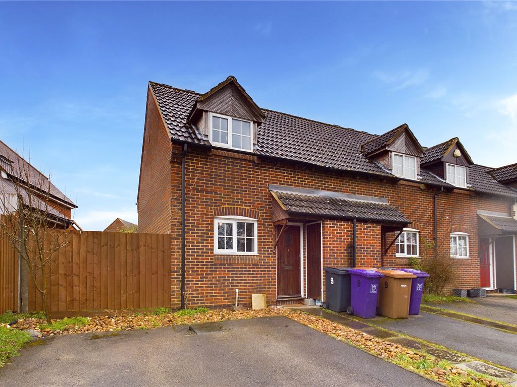 2 bed end terrace house for sale in London Road, Baldock, Hertfordshire