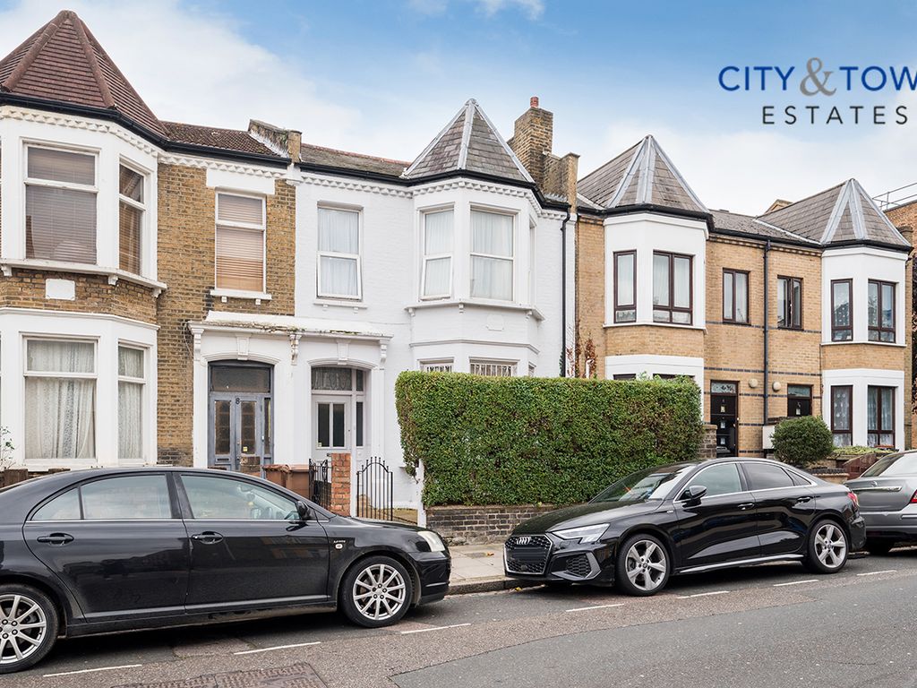 5 bed terraced house for sale in Farleigh Road, Stoke Newington N16