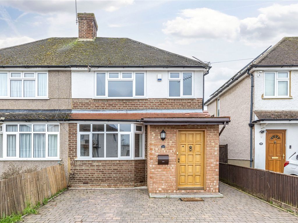 3 bed semidetached house for sale in Shakespeare Road, Addlestone KT15