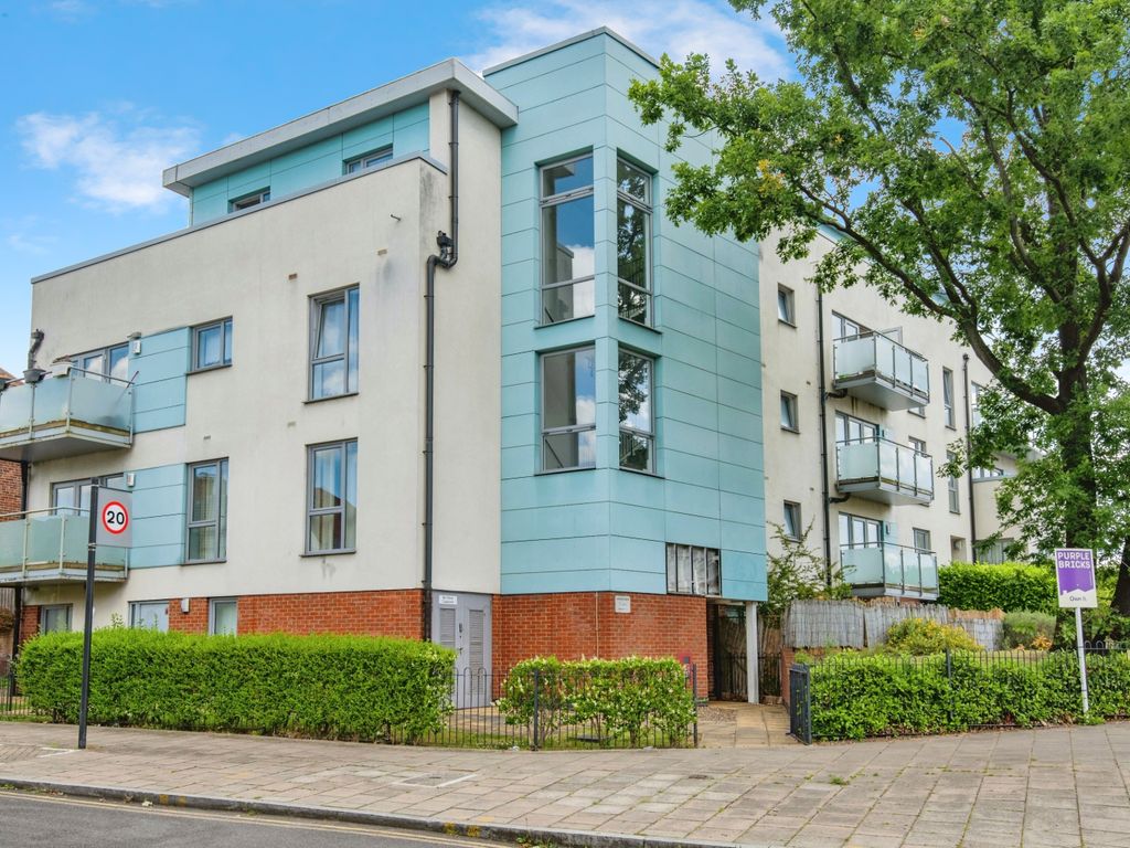 2 bed flat for sale in Cowdrey Mews, London SE6, £290,000 Zoopla