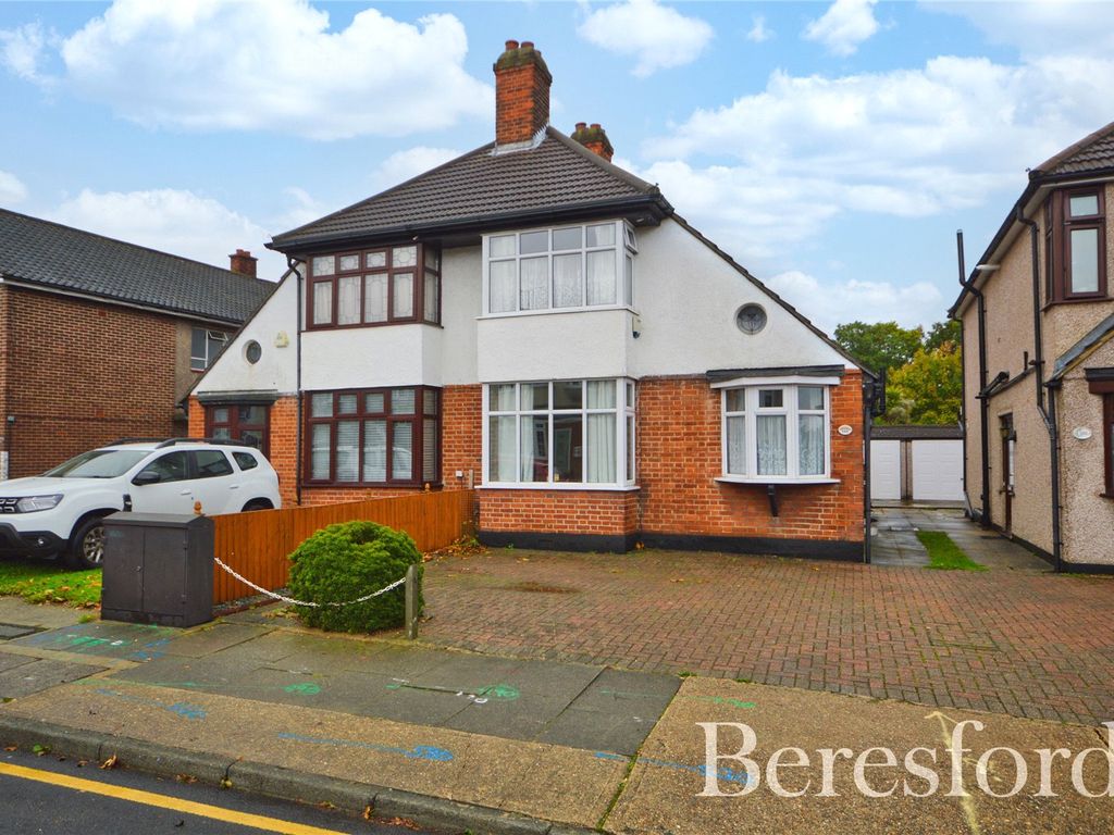 3 bed semidetached house for sale in Carlton Road, Romford RM2 Zoopla