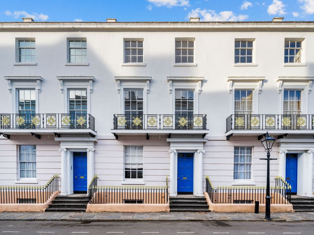 4 bed for sale in Victoria Place, Newport NP20 Zoopla