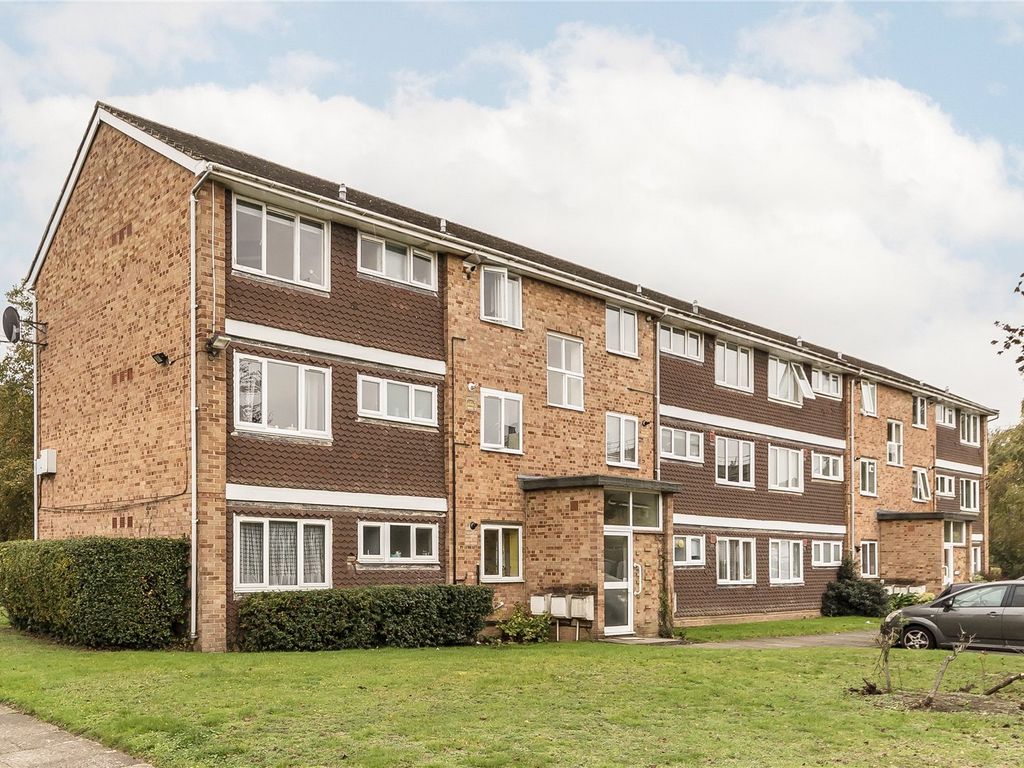 2 bed flat to rent in Woodington Close, Eltham SE9, £1,600 pcm Zoopla