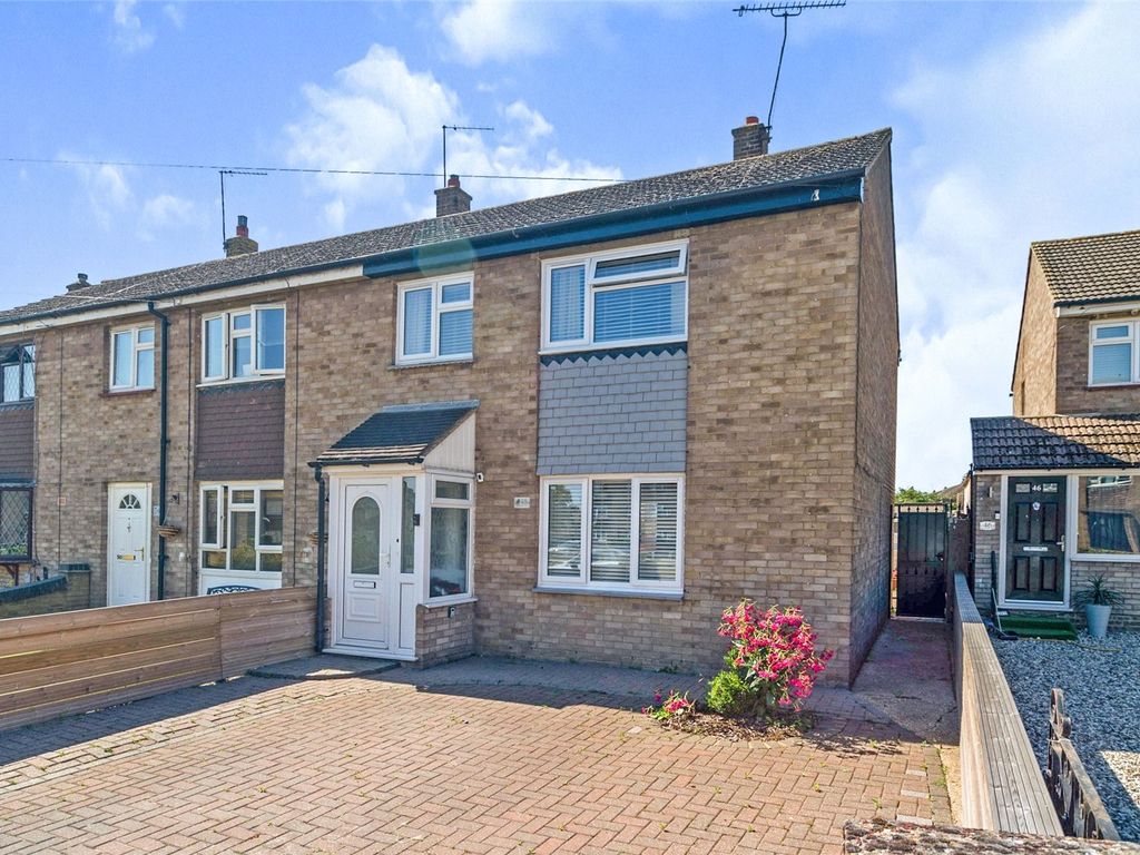 3 bed end terrace house for sale in Dacre Crescent, Aveley, South