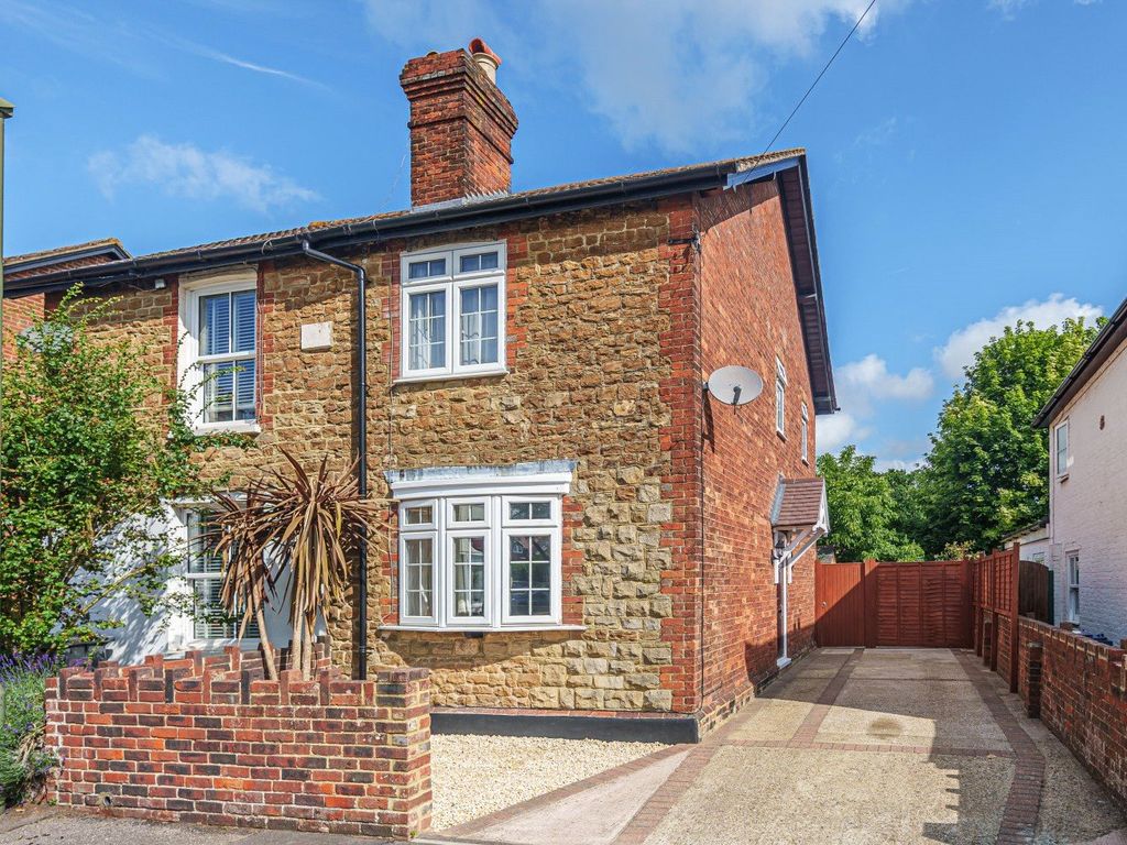 2 bed semidetached house for sale in North Street,