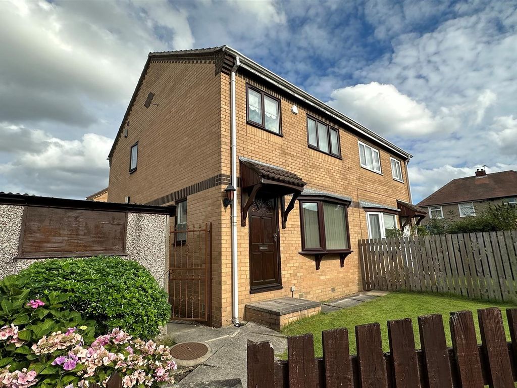 3 bed semidetached house for sale in Plumpton Close, Bradford BD2, £