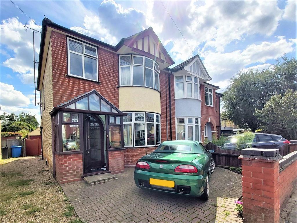 3 bed semidetached house for sale in Beverley Road, Ipswich IP4, £