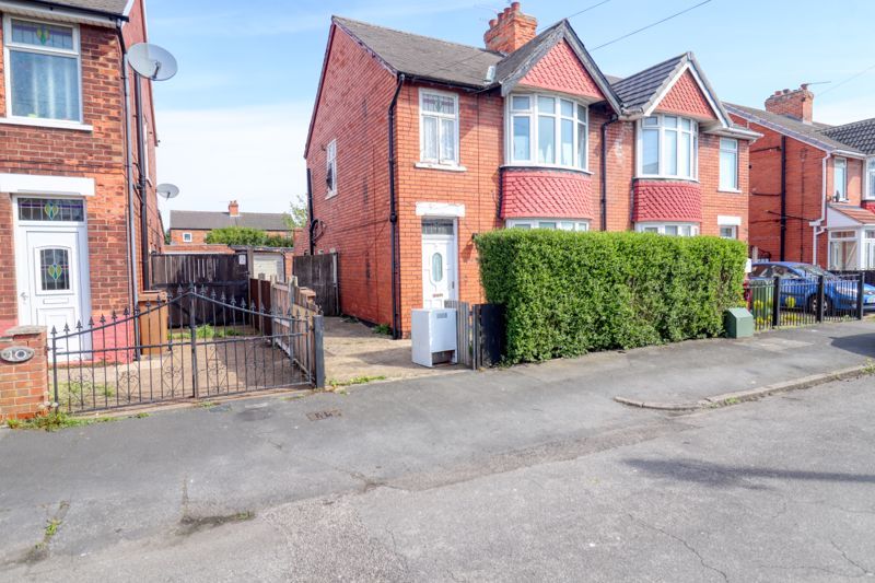 3 bed semidetached house for sale in Bruce Street, Scunthorpe DN15