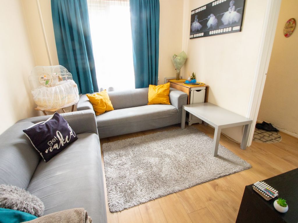 2 bed terraced house to rent in Risley Avenue, Tottenham N17, £1,700