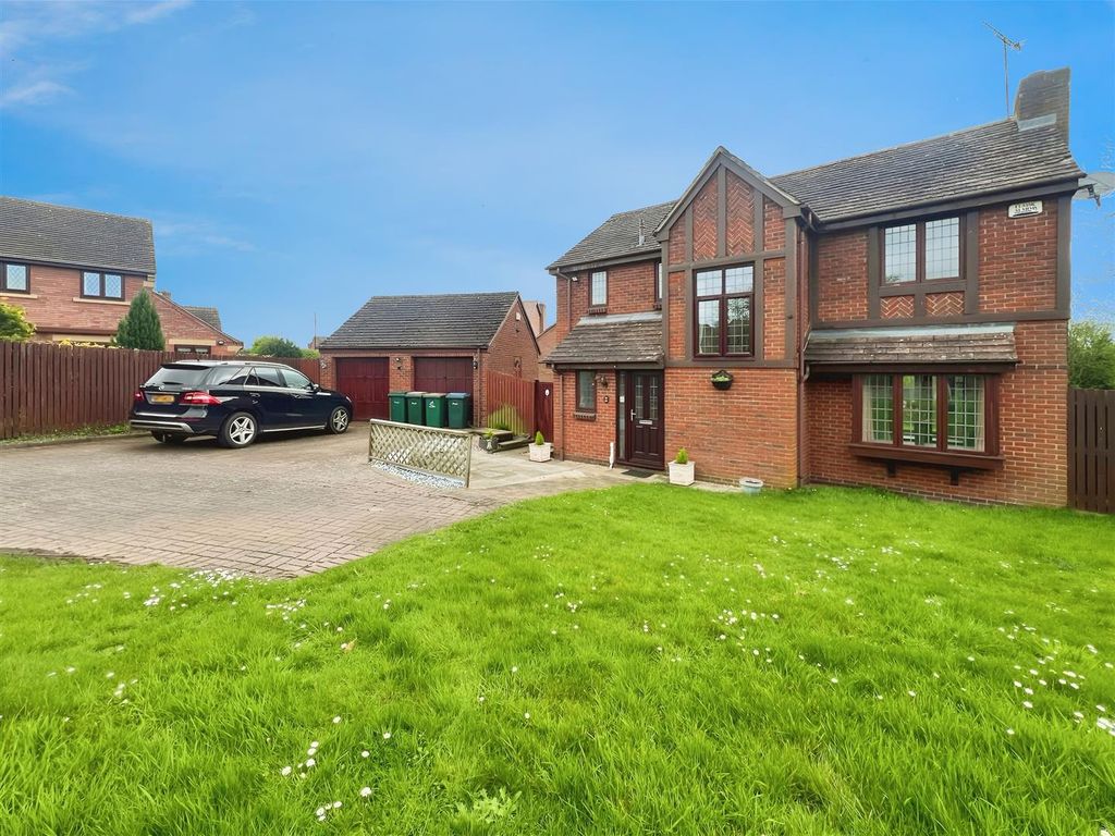 4 bed detached house to rent in Broadwells Crescent, Westwood Heath
