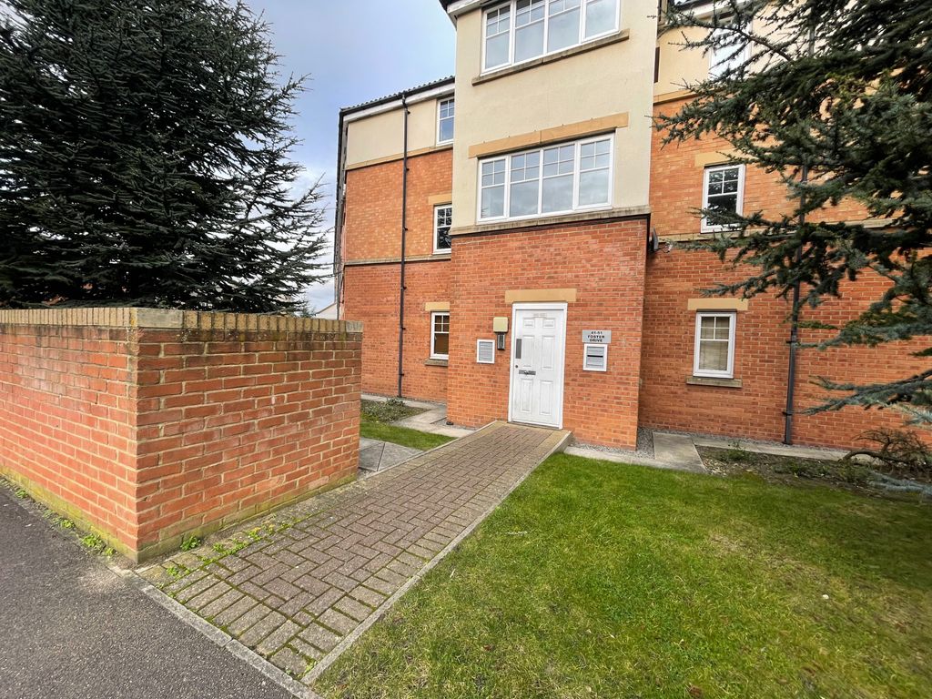 2 bed flat to rent in Foster Drive, St James Village, Gateshead NE8