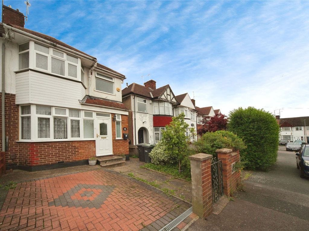 3 bed semidetached house to rent in River Way, Luton, Bedfordshire LU3, £1,400 pcm Zoopla