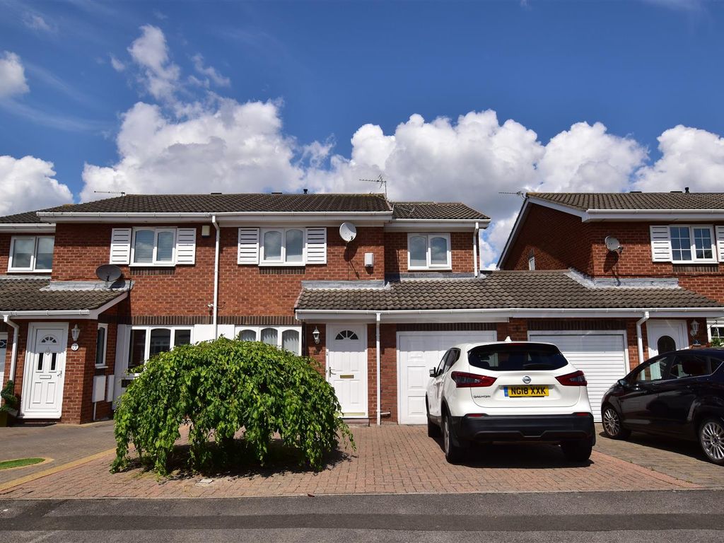 3 bed semidetached house for sale in Shannon Close, Fulford Grange
