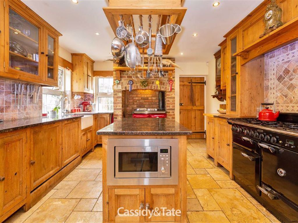 Property Details For Fern House Station Road Bricket Wood St