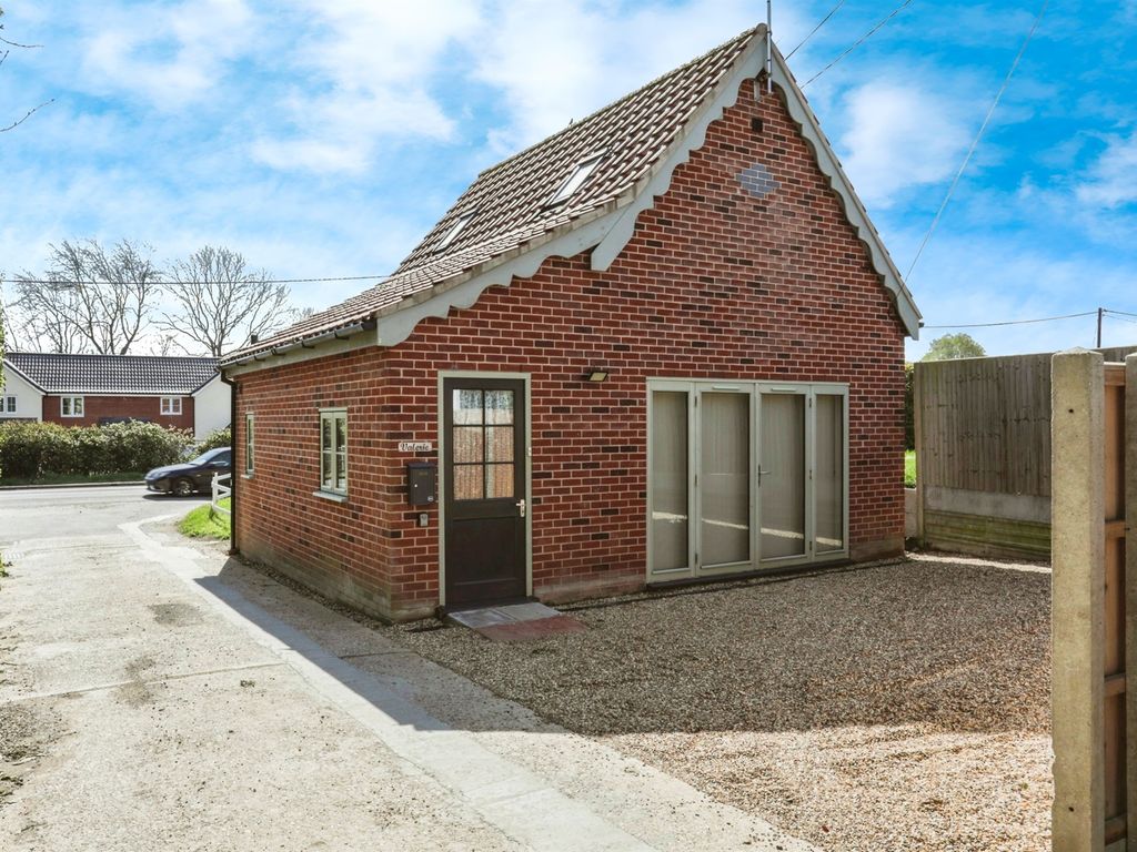 1 bed detached house for sale in Willoughby Close, Parham, Woodbridge