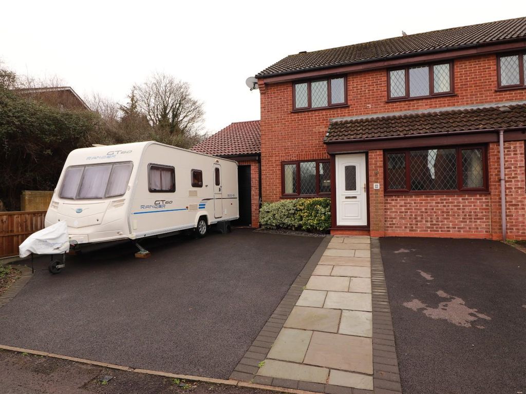 3 bed semidetached house for sale in Slimbridge Close, Yate, Bristol