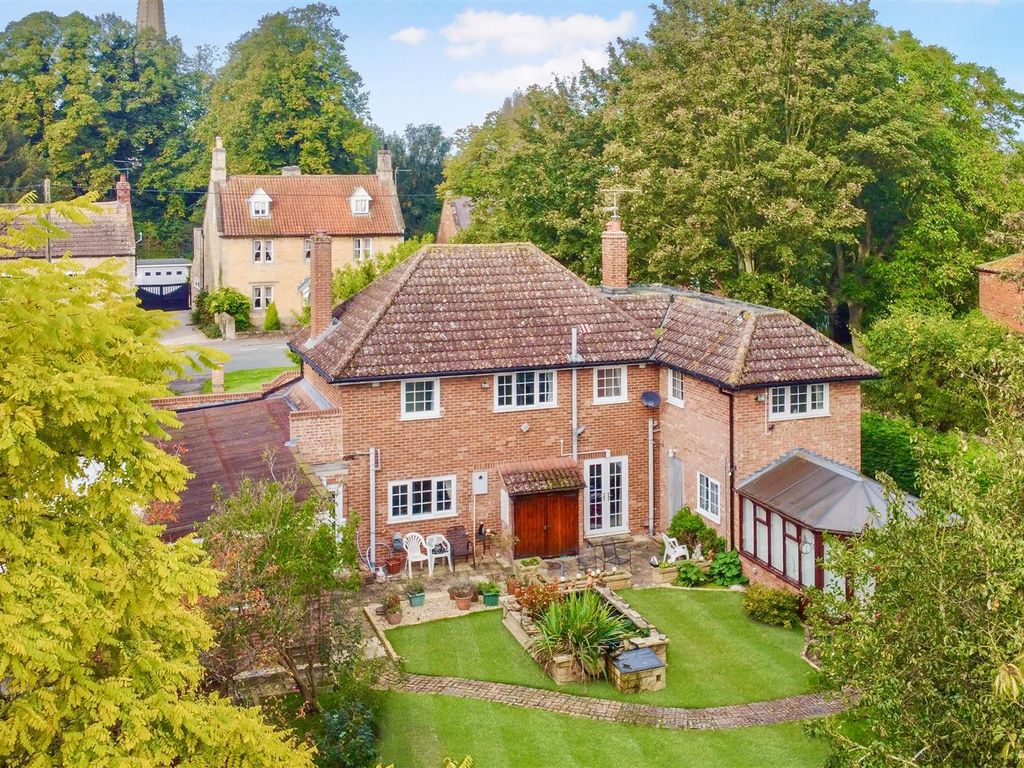 4 bed detached house for sale in High Street, Brant Broughton, Lincoln