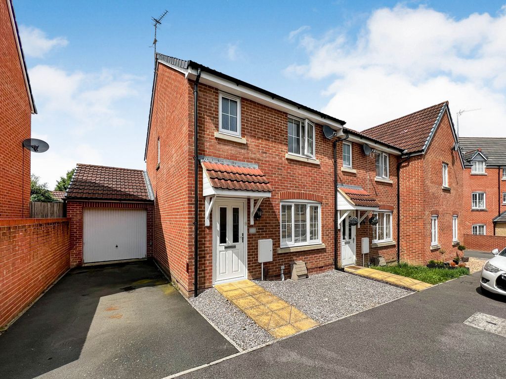 3 bed semidetached house for sale in Mustang Way, Swindon SN5, £