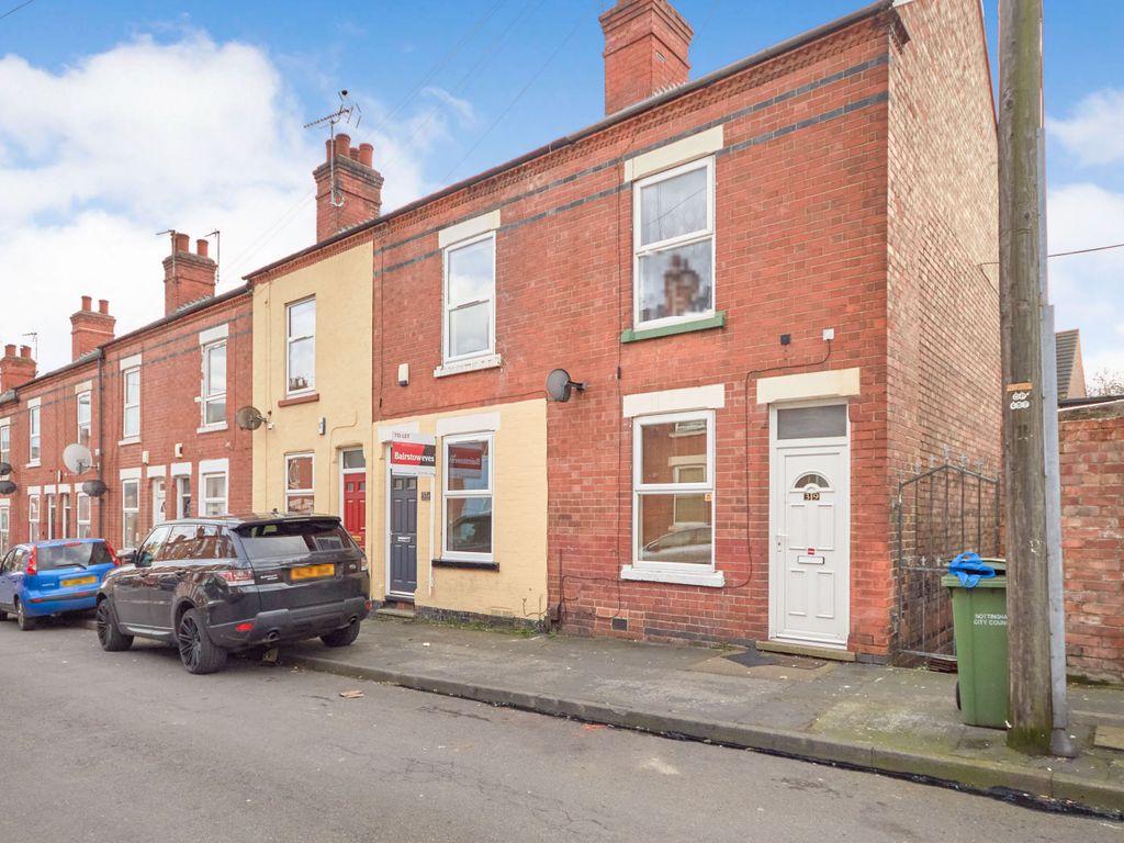 3 bed terraced house for sale in Lyndhurst Road, Nottingham