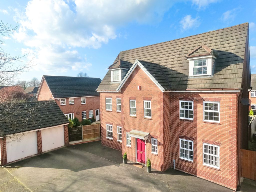 5 bed detached house for sale in Comberbach Drive, Nantwich CW5, £