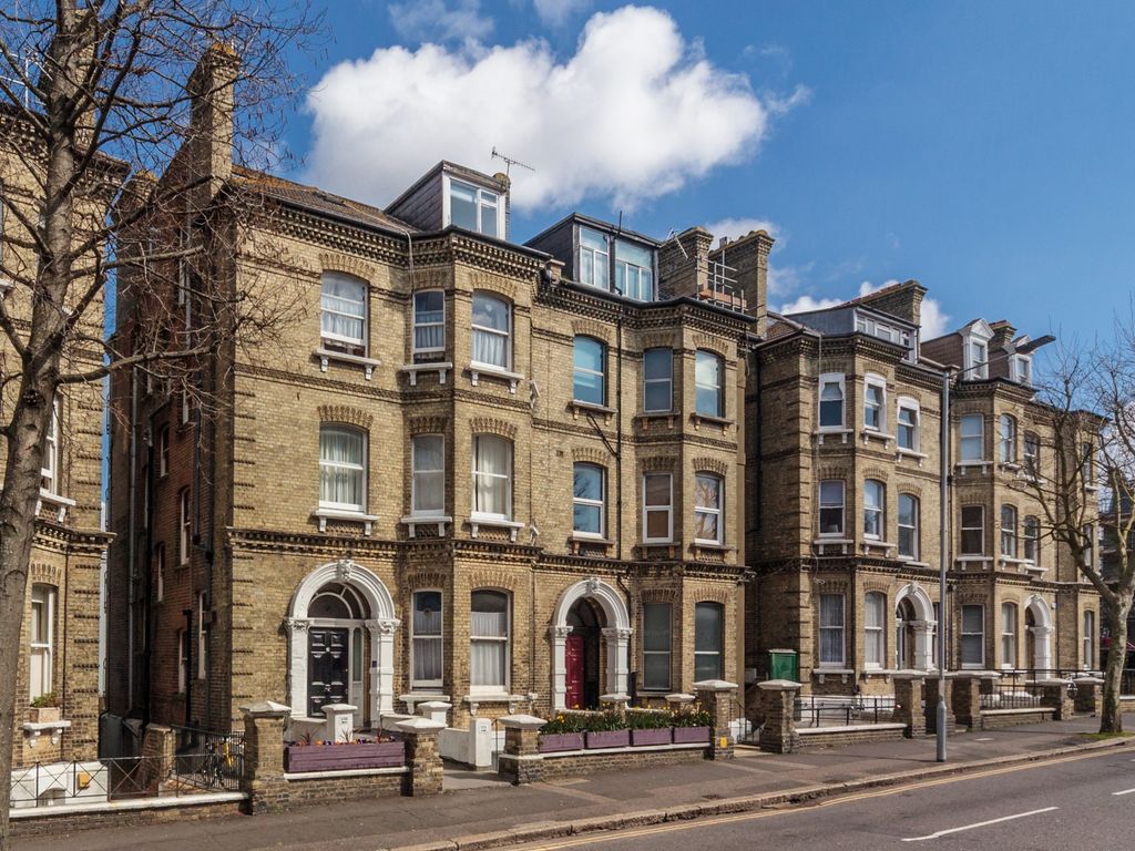 2 bed flat to rent in Cromwell Road, Hove BN3, £1,400 pcm Zoopla