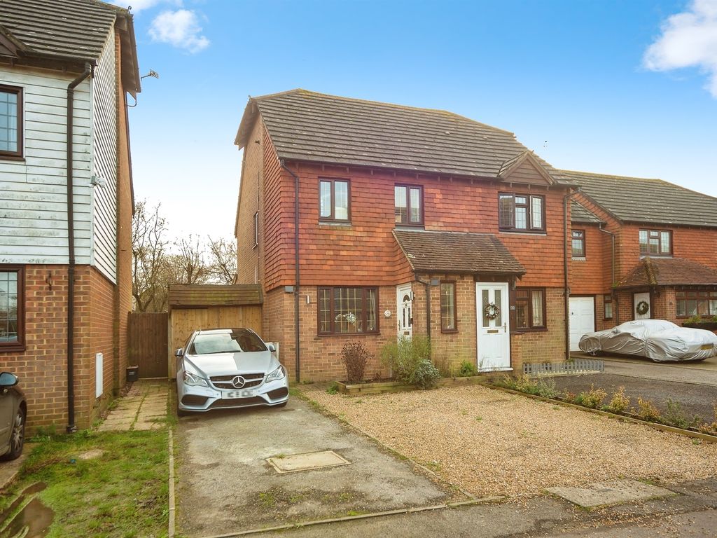 2 bed semidetached house for sale in Riverside Close, Kingsnorth