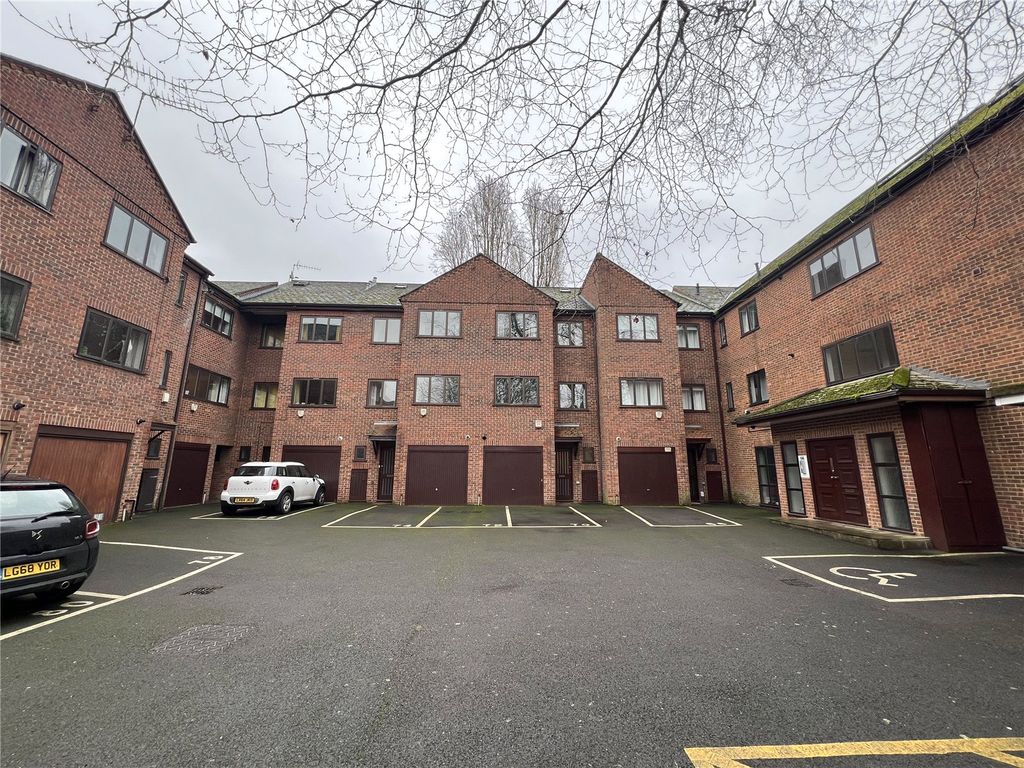 4 bed detached house to rent in St Helens Garden, London W10, £3,800