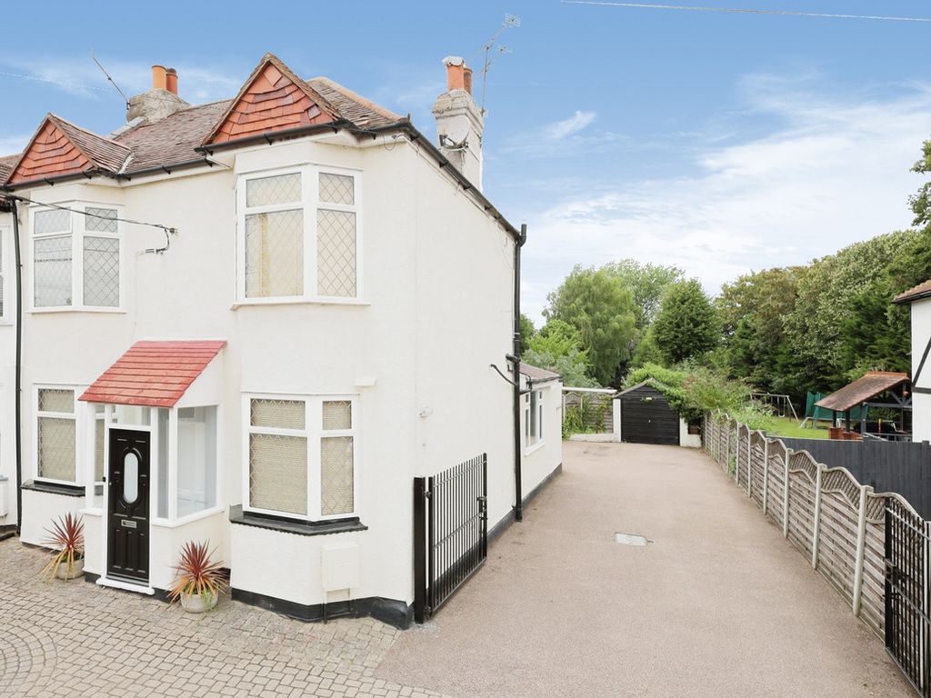 3 bed end terrace house for sale in Rayleigh Avenue, LeighOnSea SS9