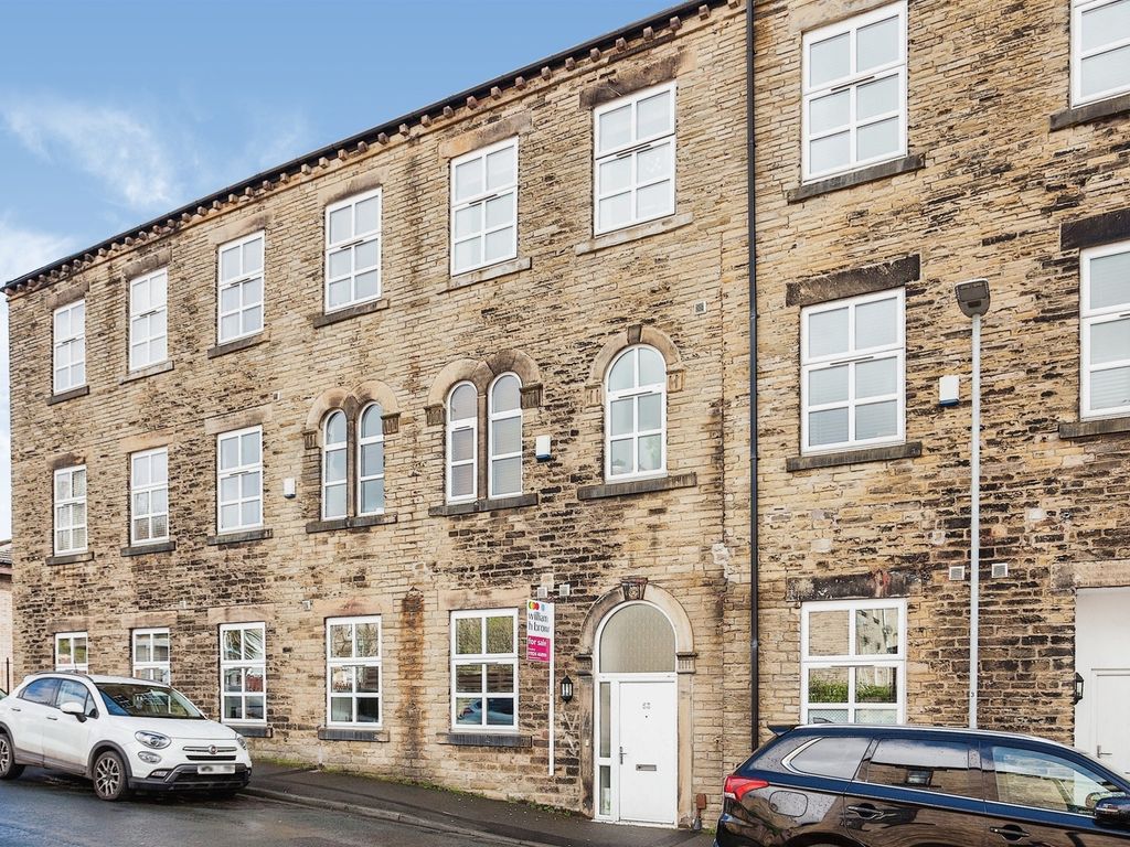 4 bed town house for sale in Tebbet Place, Chapel Lane, Heckmondwike