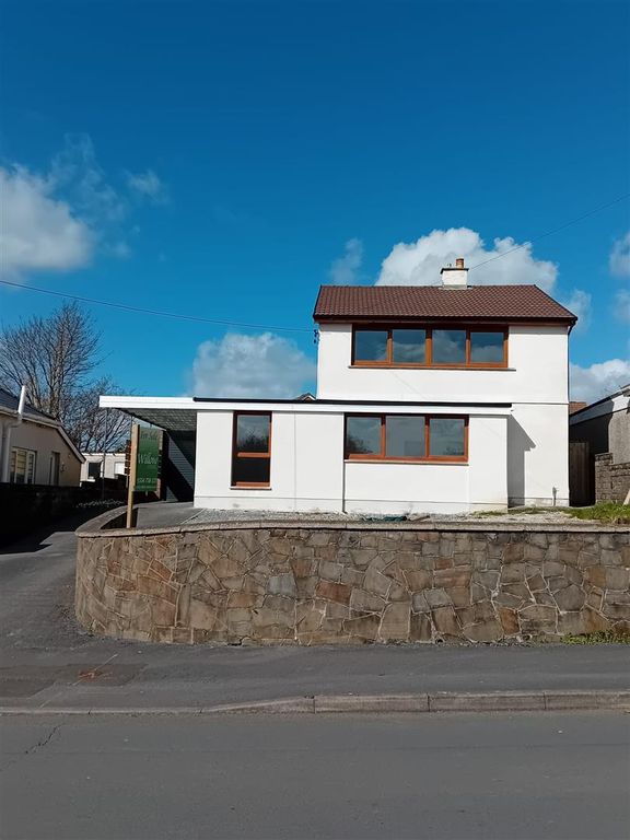 4 bed detached house for sale in Penllwynrhodyn Road, Llwynhendy