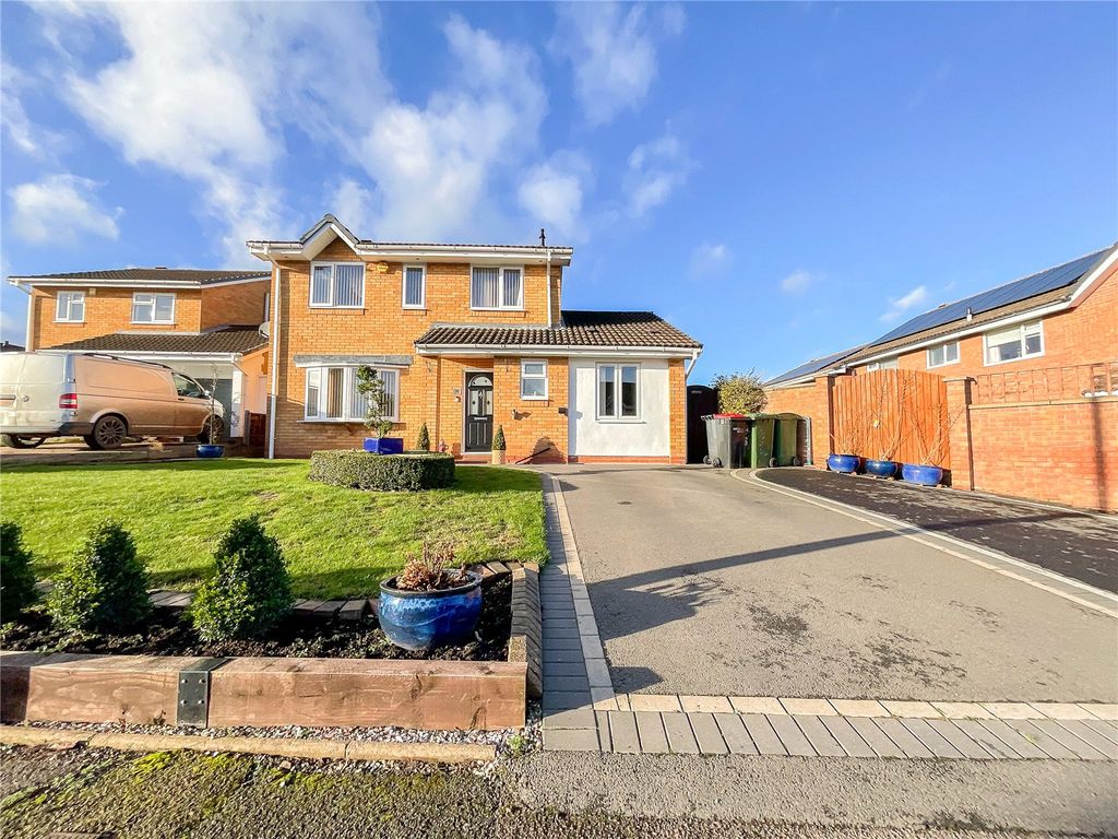 5 bed detached house for sale in Henley Close, Tamworth, Staffordshire